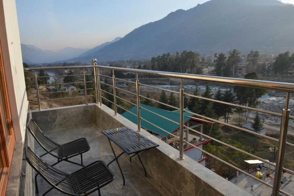 Tulip Flowing River View Hotel. Shamshi Exteriér fotografie