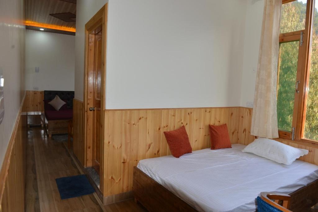 Tulip Flowing River View Hotel. Shamshi Exteriér fotografie