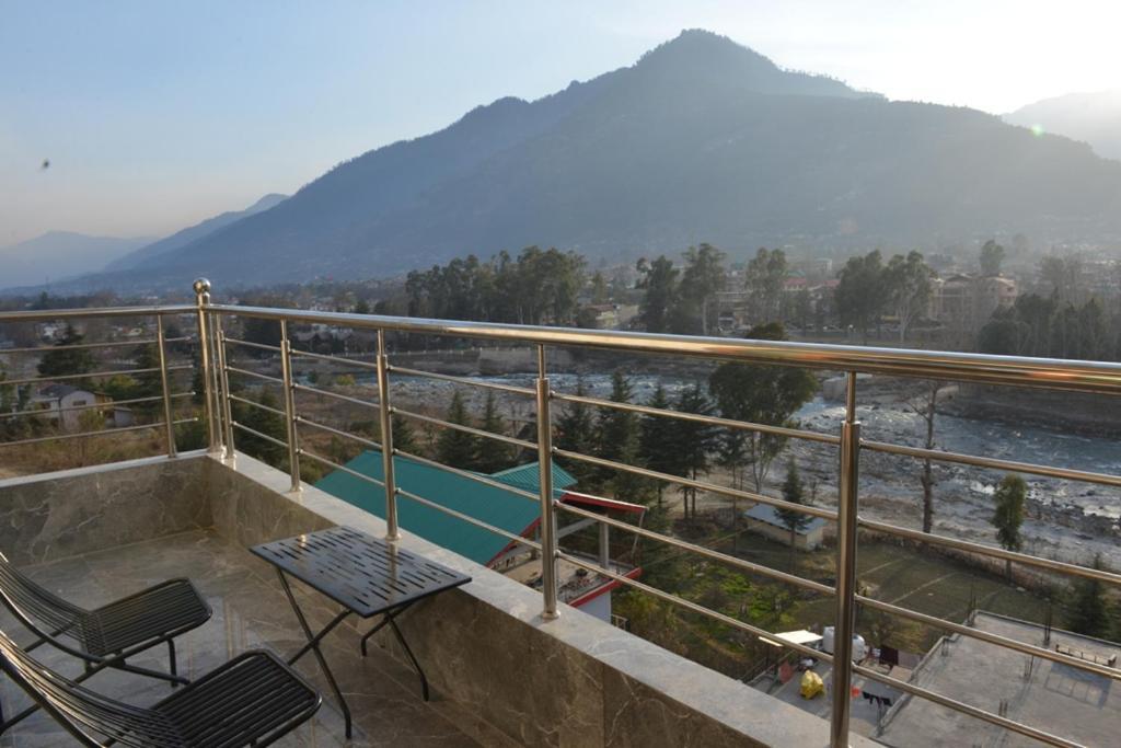 Tulip Flowing River View Hotel. Shamshi Exteriér fotografie